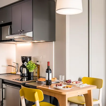 Adagio Access Colombes La Defense 3*