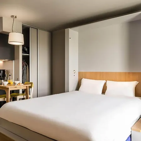 Adagio Access Colombes La Defense 3*